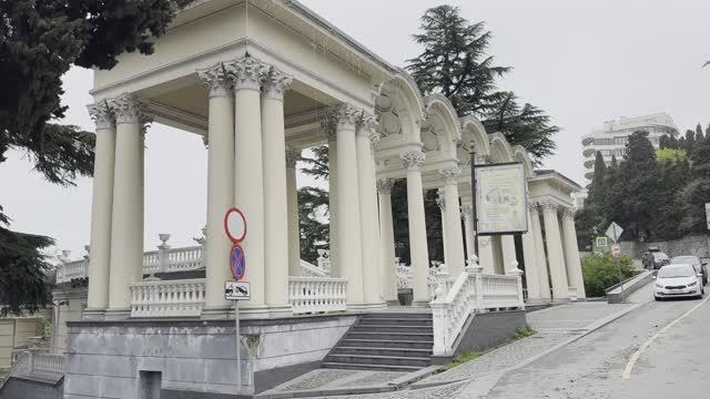 Ежедневная вебкамера Ялты 22 апреля 2025г.