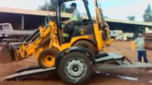 Eleva MS Locação de Maquinas Mini Retro JCB 1CX смотреть онлайн