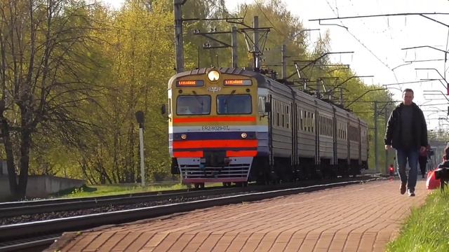 Пассажирские и грузовые поезда на станциях Шкиротава и Гайсма | Железнодорожный микс №11 смотреть онлайн