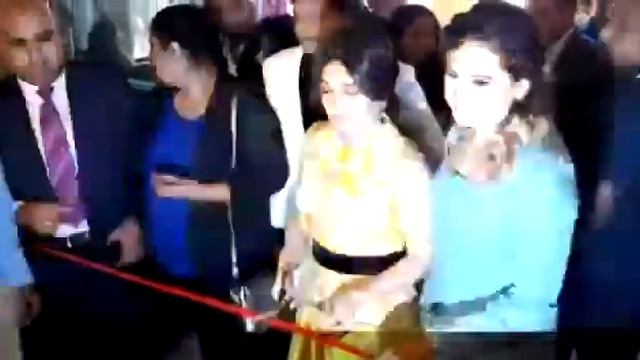 Bhoomi at launch of Gillette смотреть онлайн