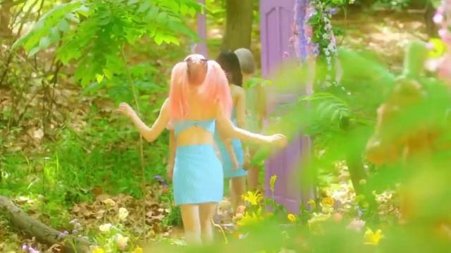 LOONA Flip That MV but it’s just when Kim Lip gets a solo or focus screen time смотреть онлайн