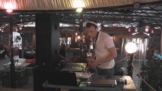 Scavenger hunt - Kiss me clean (Satin jackets remix, Roman Krenev edit.) смотреть онлайн