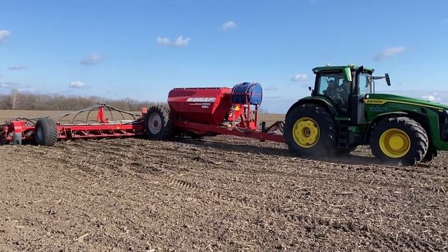 Посів JD8R 410 + HORSCH Maestro 24 SV.