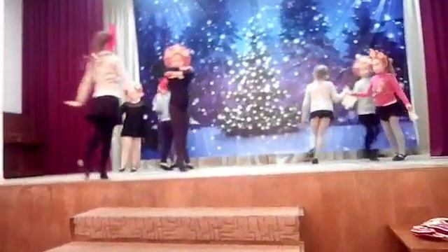 Первое видео - репетиция младшей группы