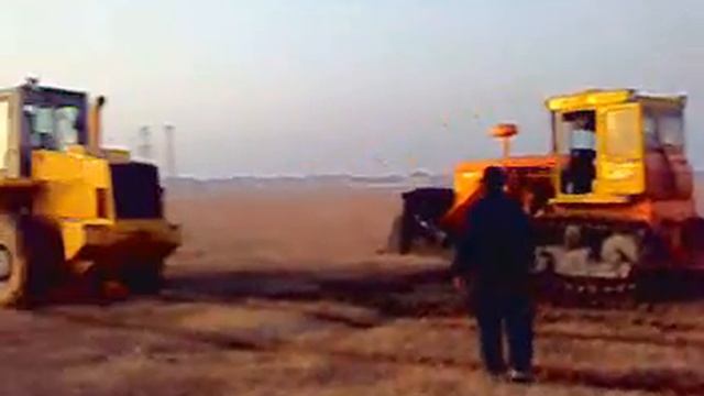 попытка №2 вытаскивали Зил два Трактора смотреть онлайн