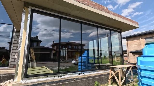 Остекление современного коттеджа. Процесс и итог. смотреть онлайн