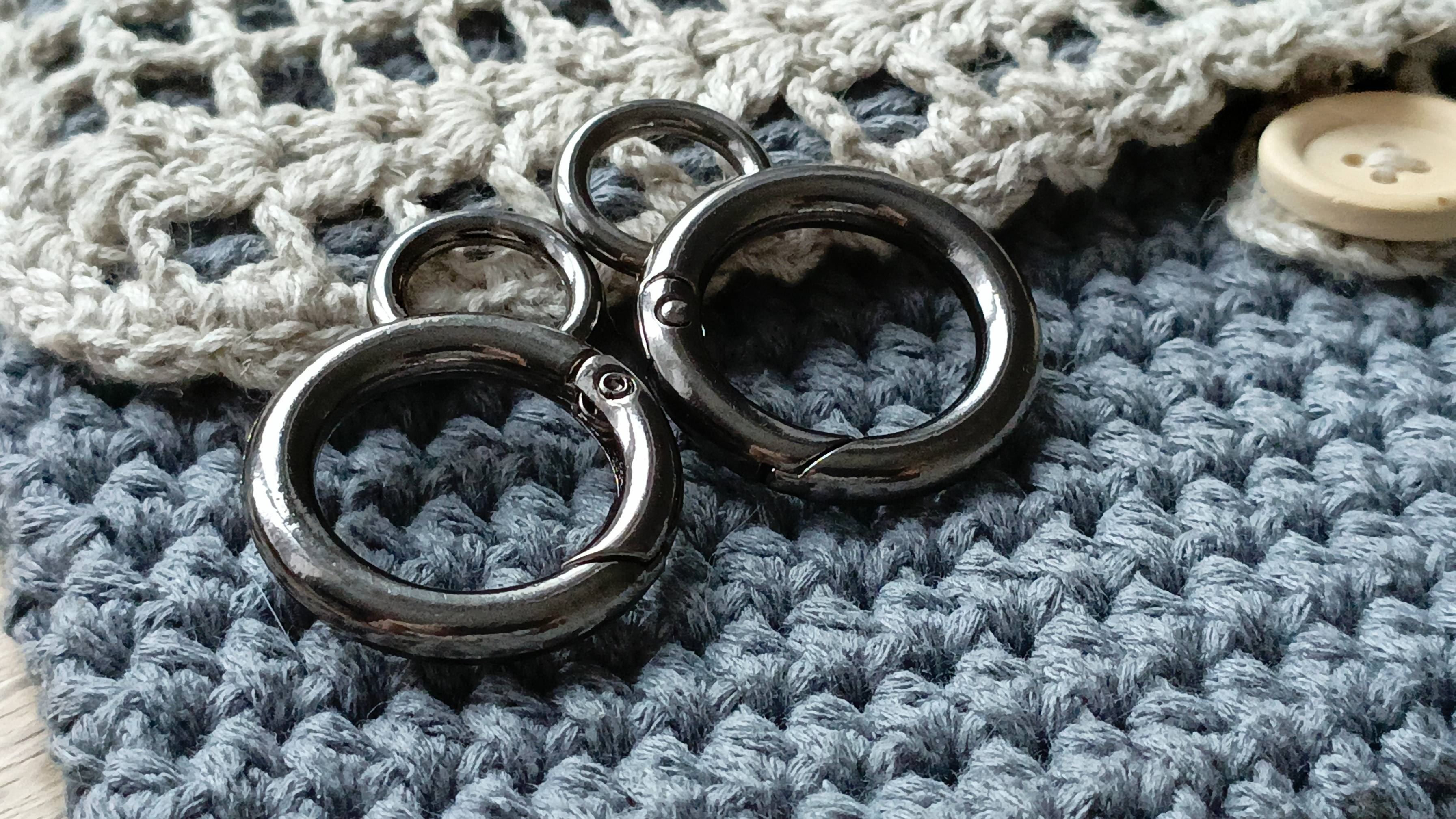 Оригинальное кольцо - карабин для ремня сумки .