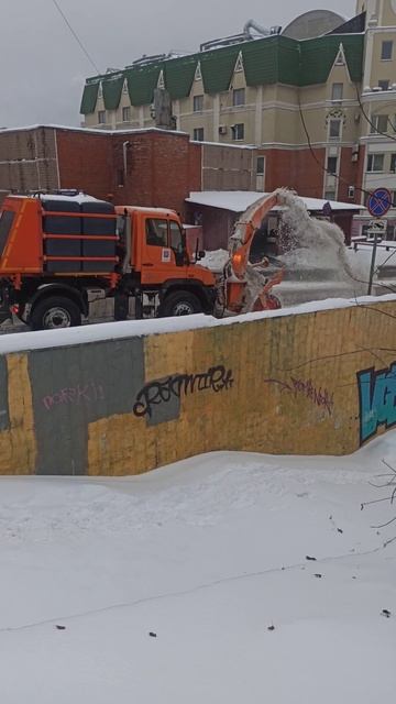 Снегоуборочная техника в Москве Снегопад снег Зима в Москве смотреть онлайн