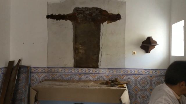 Restaurando o Altar de santa Luzia em Aldeia,Paróquia de Travassô смотреть онлайн