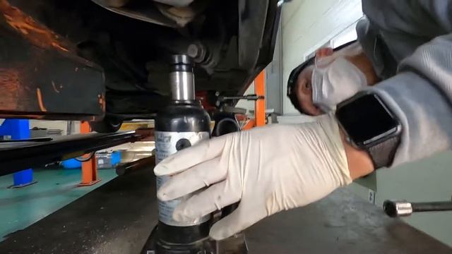 bmw 320d 리어 쇽업쇼버 + 스프링 교체하기. 뒷자석 승차감 매우 좋아졌어요. ( 1/2 ) смотреть онлайн