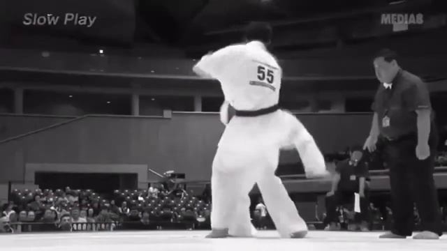 Удар ножницами в падении. Техника. Tobi mawashi geri. Удар НОЖНИЦЫ в Киокушинкай каратэ смотреть онлайн