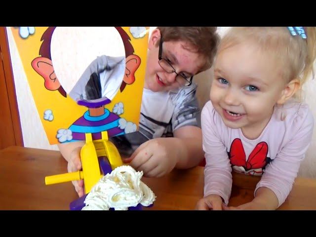 Детский челлендж Пирог в лицо! Алиса и Лева играют в веселую игру для детей Pie Face challenge смотреть онлайн