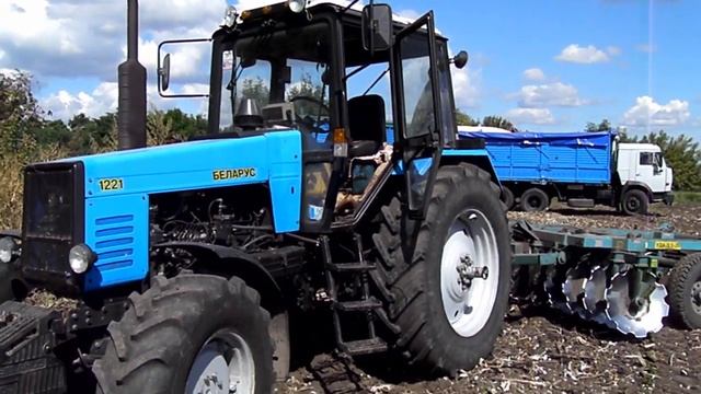 Беларус 1221 с лущильником смотреть онлайн