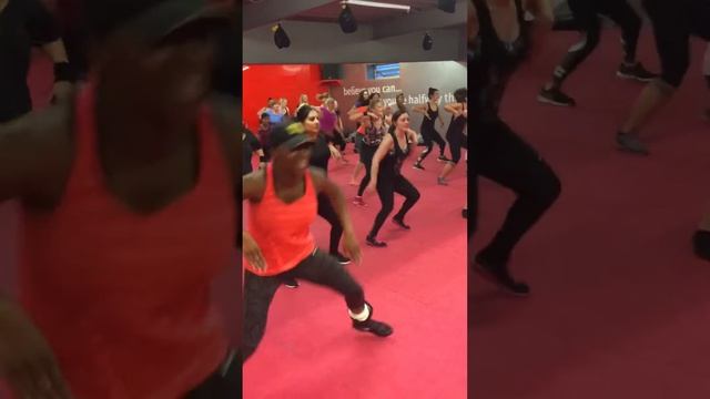Selina's Zumba Routine - King of the Jungle (Bel-Mondo) La Machete Megamix 50 смотреть онлайн