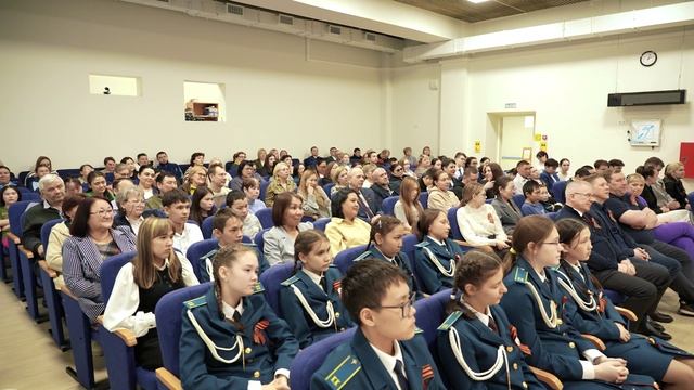 Сеяхинские школьники встретились с Чемпионом мира по боксу Денисом Лебедевым смотреть онлайн