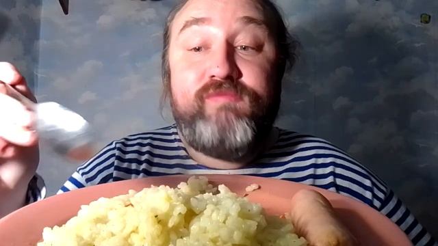 Всё просто. Мукбанг - сосиски и рис. Утеплил фундамент снегом. Мукбанг. Обжор. Еда на камеру. смотреть онлайн