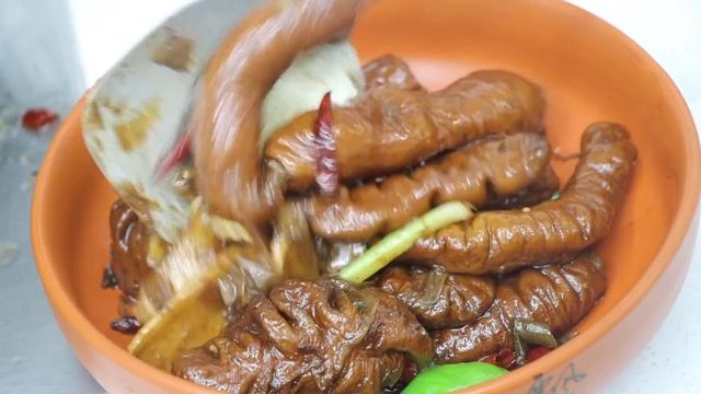 肥肠爱好者福音！阿强230元买一大盆肥肠秘制红烧肥肠，一顿狂造，这味道太上头！【cram阿强】 смотреть онлайн
