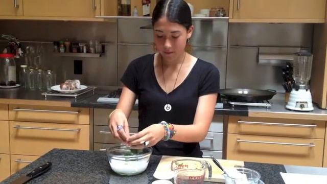 Tess Cooking Lassi in Urdu смотреть онлайн