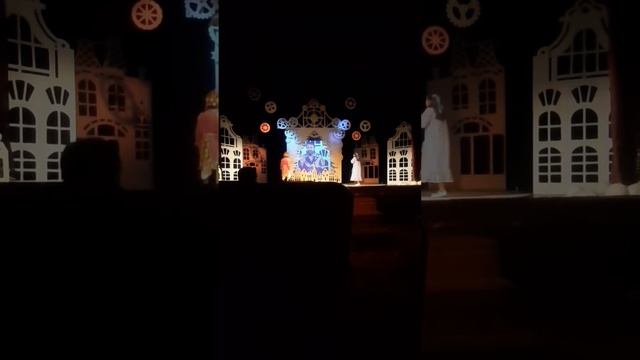 3 января мы пошли с мамой на Щелкунчика смотреть онлайн