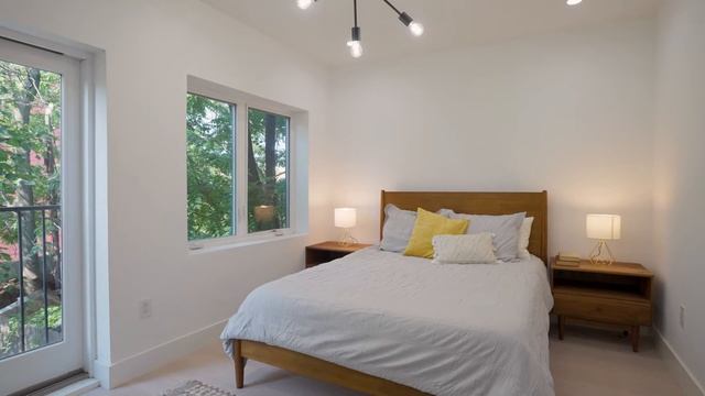 Inside a $2.950M Red Hook, NYC Brownstone | 10 Rooms, 5 Beds, 4.5 Baths, Chef's Kitchen & Skylight смотреть онлайн