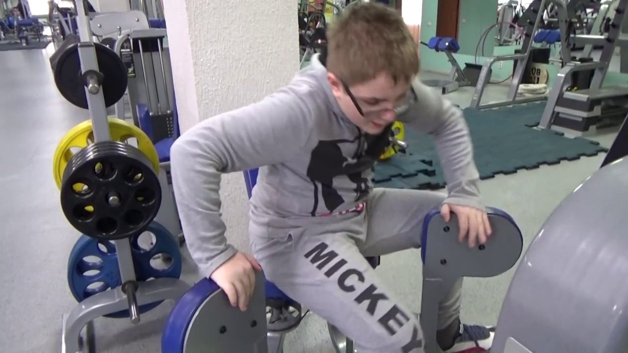 Моя тренировка !!! Я в спортзале с Алисой тренируюсь и развлекаюсь на тренажёрах смотреть онлайн