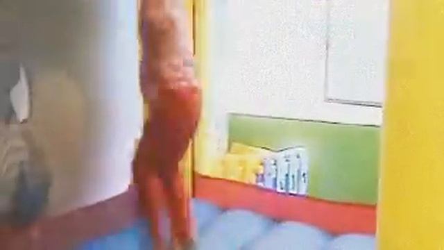 Надувной батут в игровой комнате