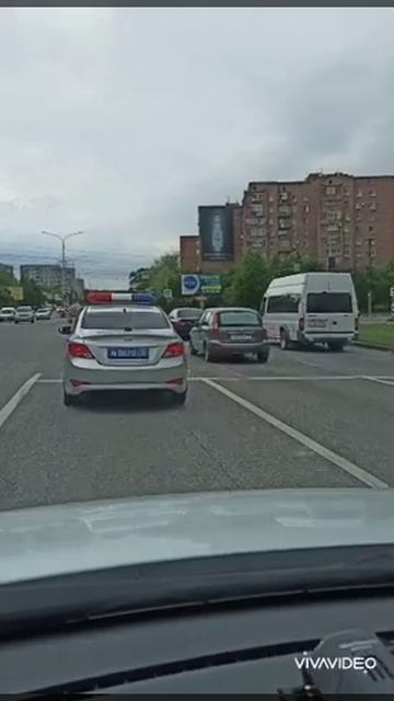 Как проехать перекресток. Лайфхак от сотрудников ДПС. смотреть онлайн