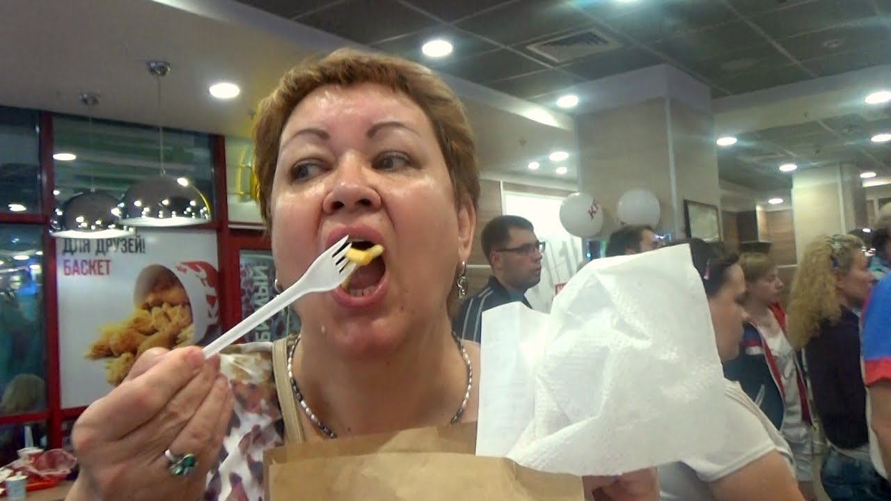 ВЛОГ Меня ПОТЕРЯЛА мама после КИНО! Встреча с ПОДПИСЧИКОМ! смотреть онлайн