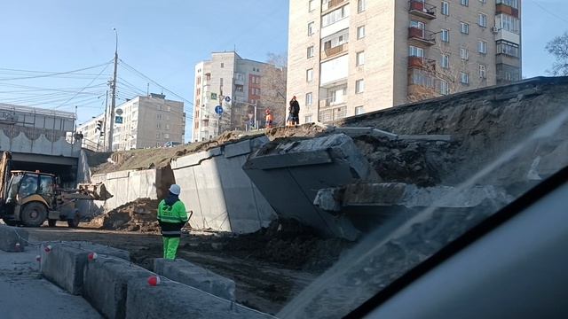 Обрушилась подпорная стена на ул. Ипподромская Новосибирск.