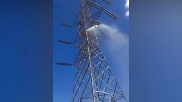 Моем изоляцию на опоре 330 кВ смотреть онлайн