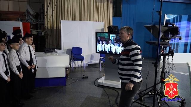 Полицейские и общественники познакомили учащихся кадетского класса полиции с работой журналистов смотреть онлайн
