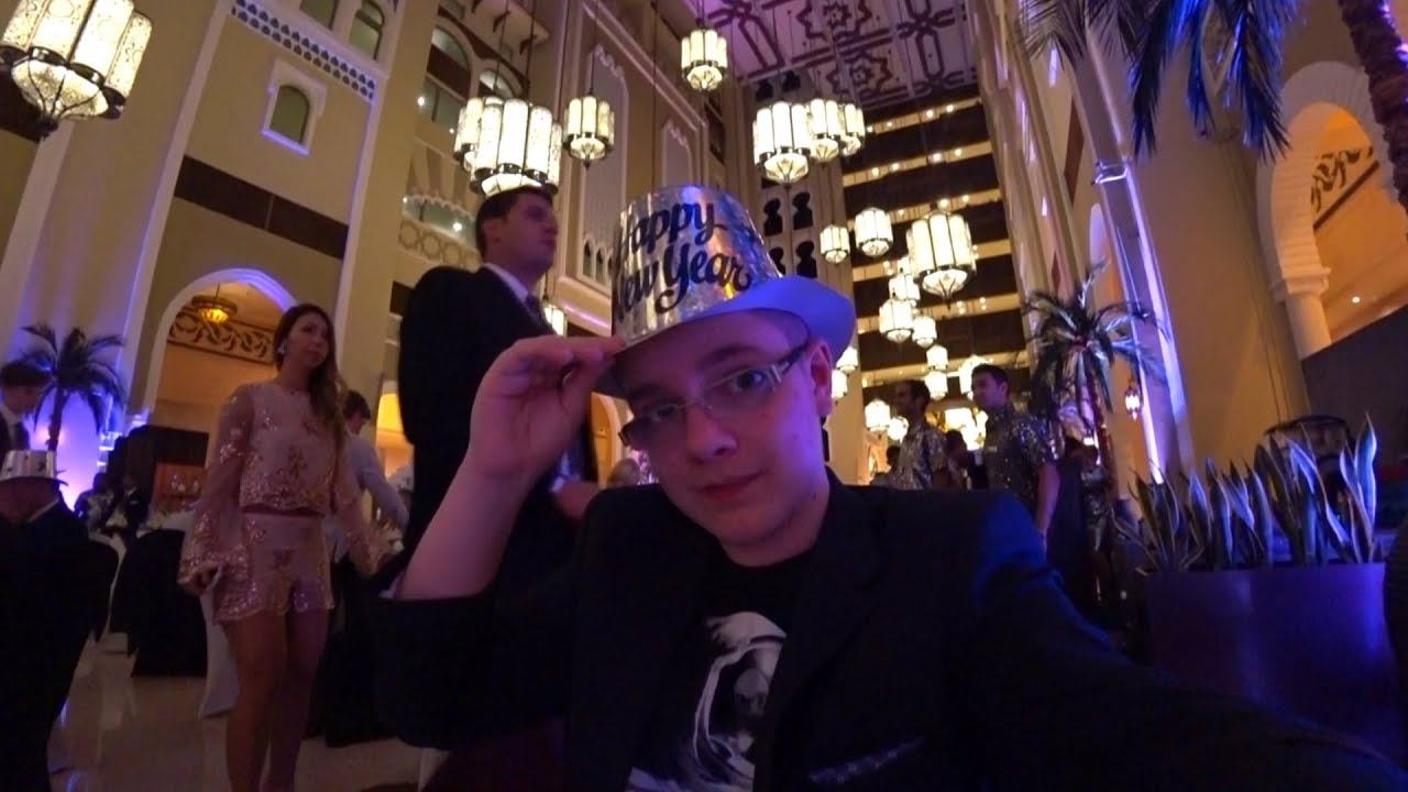 ВЛОГ Наш НОВЫЙ ГОД в Дубай 2018! Ем ЛОБСТЕРА и Креветки!! смотреть онлайн