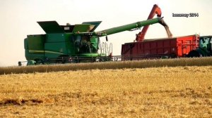 John Deere Mähdrescher S685i mit Raupe, 640D 12,34 m SW, biggest combine harvester - wheat harvest