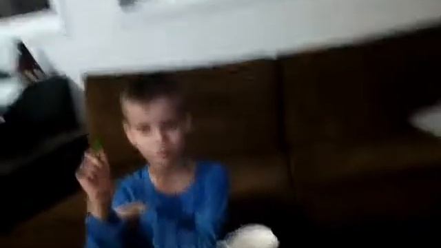 Макс ест горький перец смотреть онлайн