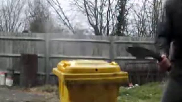 Frozen water bottles vs Cold steel Kukri Machete смотреть онлайн