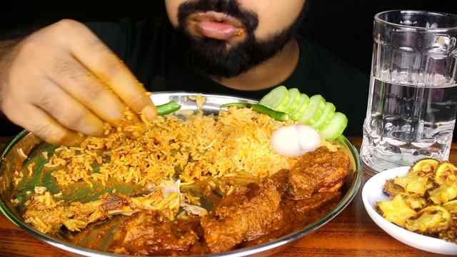 Delicious😋 PANJABI CHICKEN Gravy| TOMATO Rice | Veg Fry, Green Chili, Cucumber Eating| #LiveToEATT смотреть онлайн