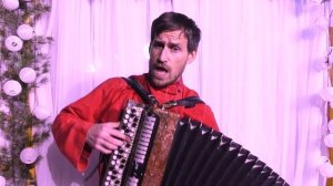 По реке плывёт топор