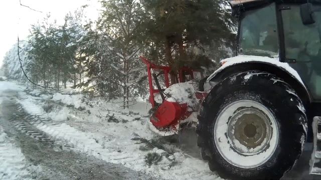 Террион валит деревья мульчером смотреть онлайн
