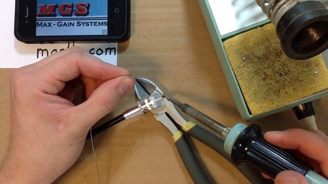 Pl-259 Solder On Installation Guide for RG8X Coaxial Cable Full HD смотреть онлайн