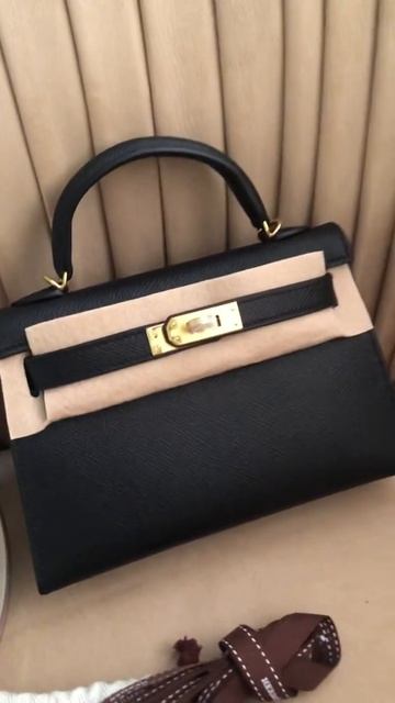 Hermes mini Kelly смотреть онлайн