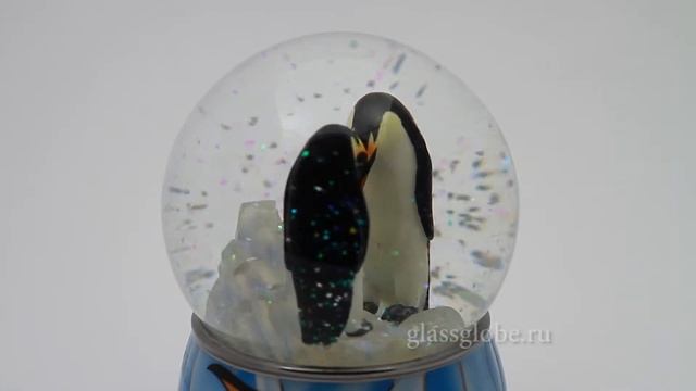 Стеклянный шар "Пингвины" смотреть онлайн