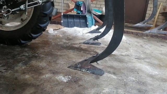 Установил лапки на культиватор. смотреть онлайн