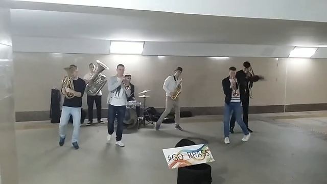 Живая музыка крутая постановка смотреть онлайн