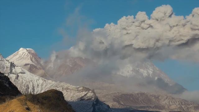 Ash Eruption of Shiveluch Volcano, Kamchatka, 22. Oct. 2013 смотреть онлайн