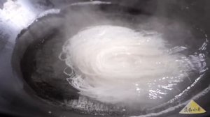 云南十八怪——过桥米线人人爱【滇西小哥】