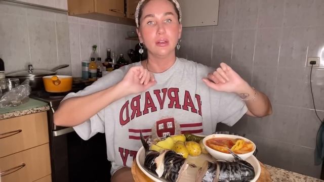 Мукбанг /Скумбрия с картошкой /Пивасик /Звенящая пошлость