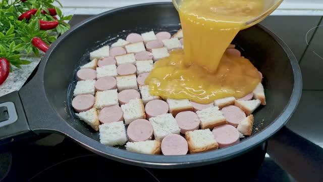 Вылейте яйца на хлеб, и вы будете поражены результатом! Просто и вкусно_ смотреть онлайн