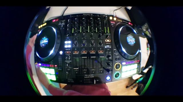 SOS & Sox Teen vs. Crowd Control & Closer (Robbe Mashup) | Live DJ Mashup смотреть онлайн
