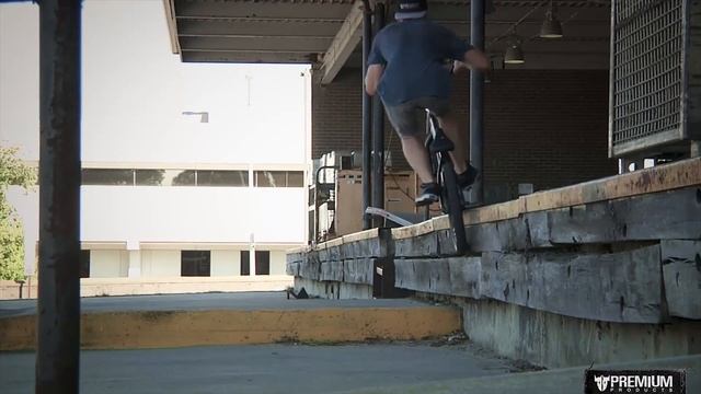 Premium - Dan Foley DIY BMX 2013 смотреть онлайн