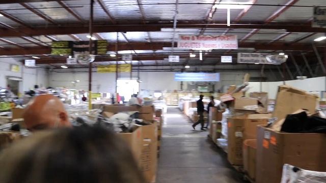 Want To See Inside LIQUIDATION PALLET Warehouse? смотреть онлайн